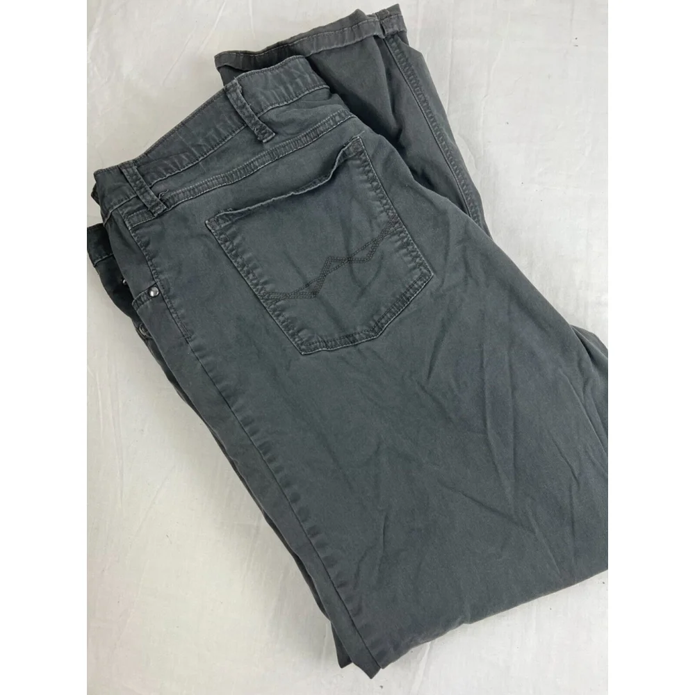 Men’s Wrangler Flat Front Straight Fit Jeans Size 42x30 Black 5-Pocket Denim EUC